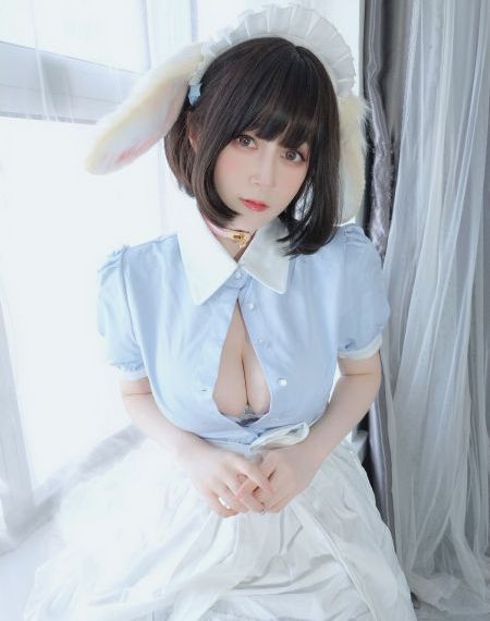 色伊伊