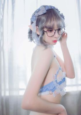 揉我胸啊嗯～喷水了动漫