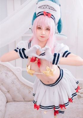 他掀开裙子舌头伸进去在线观看