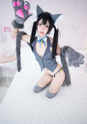 裙子底下是野兽